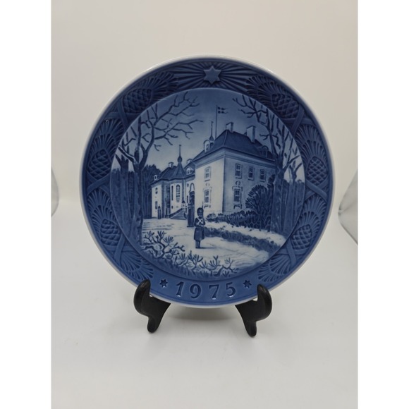 Royal Copenhagen Other - Royal Copenhagen Blue & White Porcelain Annual Christmas Plate 1975 7in